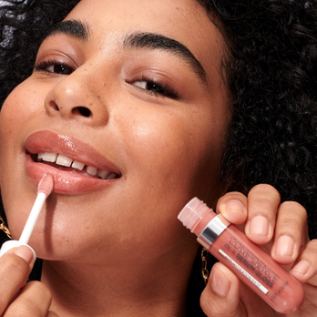 ADD COLOR & HYDRATION TO LIPS 