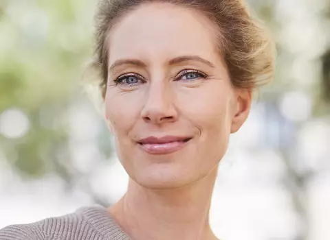 A person with light makeup on their face.