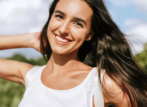 Discover pretty summer makeup looks featuring glowy, sun-kissed looks. Make a statement this season with radiant and glowing products from IT Cosmetics.