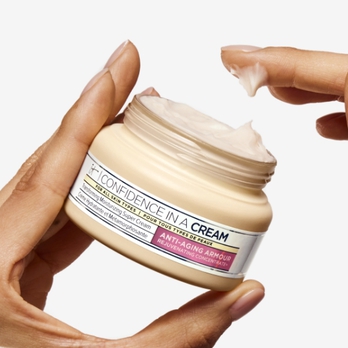 STRENGTHEN & HYDRATE 