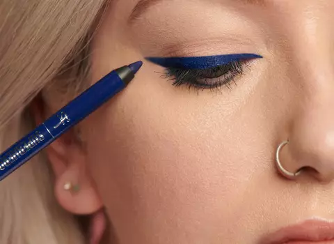 Unleash your inner superhero with these empowering, bold makeup looks! From fierce eyeshadow to daring eyeliner, these makeup looks will make you feel like you have superpowers.
