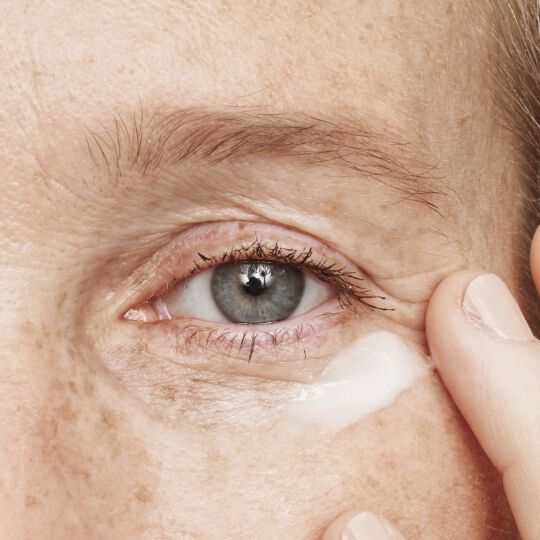 Confidence in an Eye Cream Anti-Aging Peptide Eye Cream - IT Cosmetics