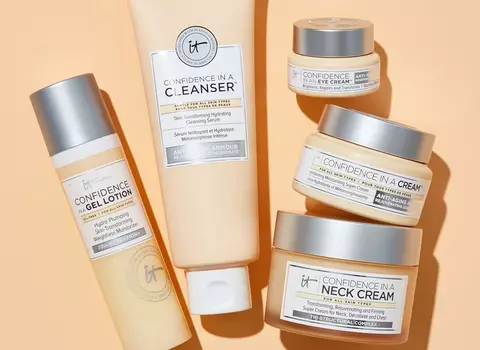 A photo of a group shot of IT Cosmetics Anti-Aging Armour set