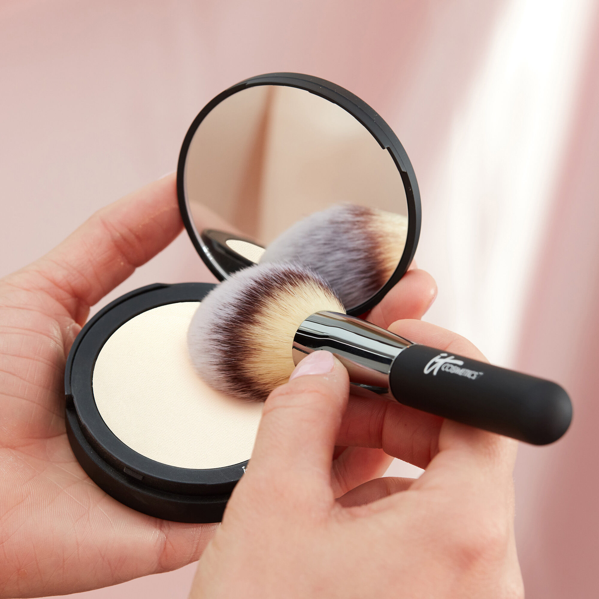 A photo of IT Cosmetics Bye Bye Pores Pressed Powder