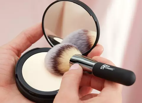 A photo of IT Cosmetics Bye Bye Pores Pressed Powder