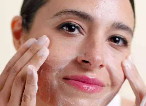 it cosmetics cleanser versus facewash