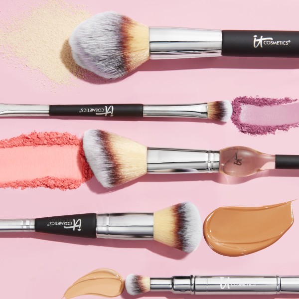 It on sale cosmetics brushes